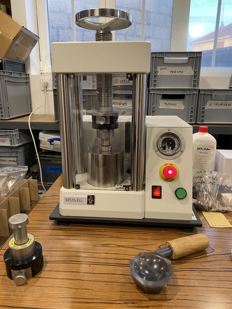 25T semi-automatic press